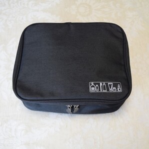 【新品・未使用品】化粧ポーチ コスメポーチ ファスナー&ポケット付き 旅行やスポーツジムに最適! ブラック 黒