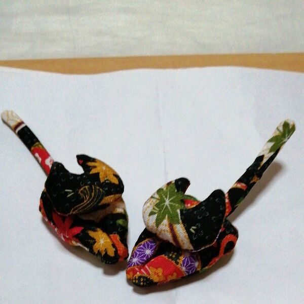 ハンドメイド 和柄猫の洗濯バサミ 2個セット