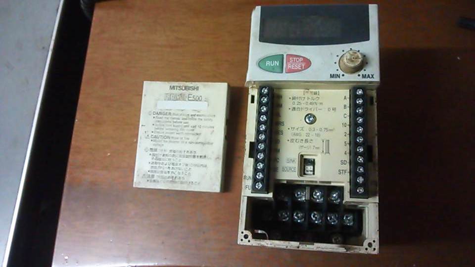 三菱電機FR-E520-0.4K インバータ中古ジャンク品インバーター0.4kw