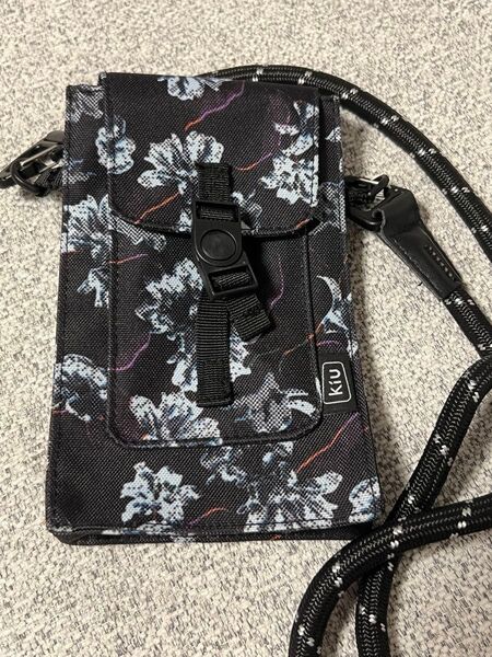 Kiu キウ スマホポーチ 花柄