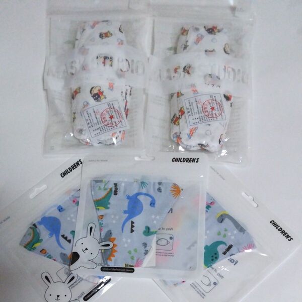 新品 子供用マスク クレヨンしんちゃん使い捨てマスク7枚入り×2こ(14枚)、布マスク3枚セット