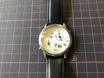 KK99 良品程度 レア DON SIMMONS ドン シモンズ DUAL TIME デュアルタイム シルバーカラー NDT-0013 クオーツ メンズ 腕時計_画像3