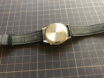 KK99 良品程度 レア DON SIMMONS ドン シモンズ DUAL TIME デュアルタイム シルバーカラー NDT-0013 クオーツ メンズ 腕時計_画像6