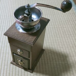 レトロな一品!手挽きコーヒーミル 引き出し付き ガラス容器付き