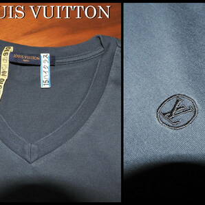 LOUIS VUITTON ロゴ Tシャツ 国内正規品 ルイヴィトン Ｖネック 半袖 メンズ S モノグラム LV ダミエ ネクタイ スニーカー 紺 青 バッグの画像5