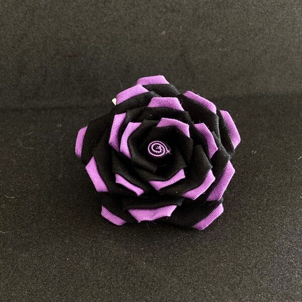 つまみ細工 薔薇のポニーフック *紫黒薔薇*