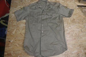 （RS-0554）VINTAGE 　US軍腕章付き　S/S シャツ（推定S/M)　中古良品！