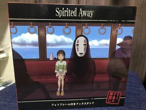 Отвращено в Сен и Чихиро Книга Стенд ВИДОРЕСКИЙ ВИГАНИЧЕСКИЙ Фото студий Georama Studio Ghibli Kaonashi