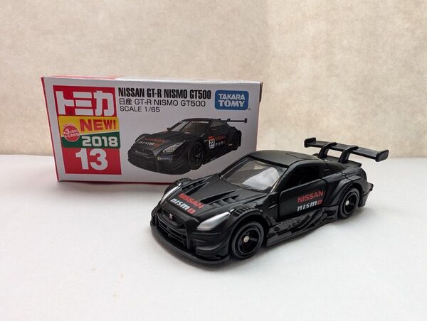 No.13 日産 GT-R NISMO GT500 (箱) (1/65スケール トミカ 102618)