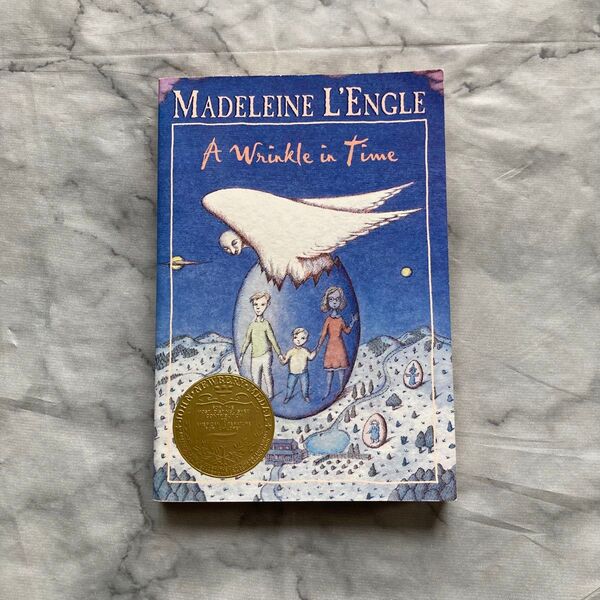 A Wrinkle in Time by Madeleine L'Engle ペーパーバック