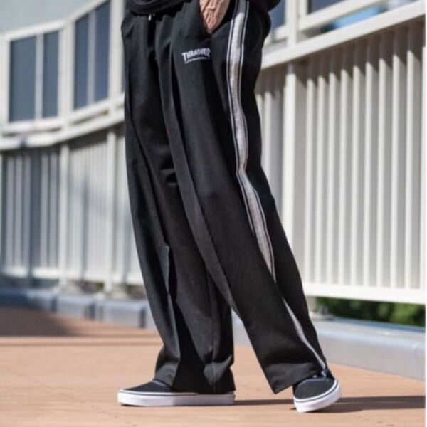 THRASHER サイドラインワイドトラックパンツ