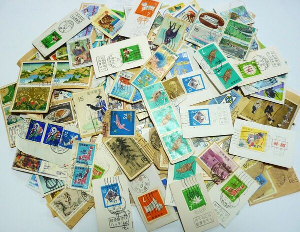現行記念切手(5円~80円)紙付使用済み切手(全て判読可能)消印425枚。