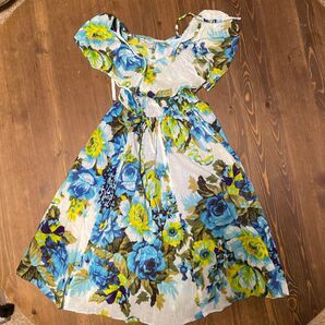 【格安】花柄ワンピース 130cmくらい フラワー模様が可愛い!