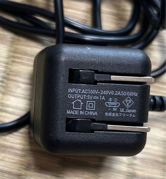 USB 電源アダプター 5V 1A AC100V-240V
