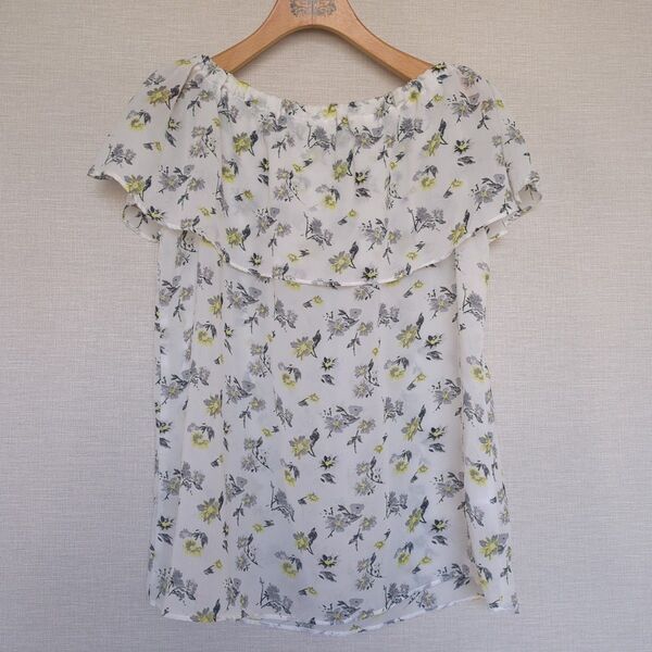 ◎美品◎Navy◎半袖シフォン花柄ブラウス◎オフショルにも♪小花◎白◎M