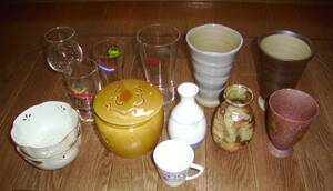 販促グラス数種、うさぎ柄フリーカップ(ペア)、とっくり二種、透かし彫り入り小鉢2個等。