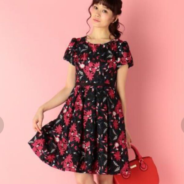9 極美品 アナスイ フラワーエンブロダイリーワンピース Aライン 花柄 2 黒 ひざ丈 半袖