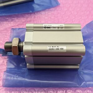 【未使用品】SMC 薄形シリンダ CDQ2KB32-25DMZ-M9NV スイッチ付 D-M9NV
