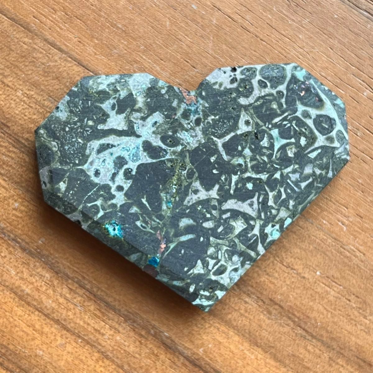 レア天然石 多石共生石（エピトード、クリソコラ、銅）ミニプレート（角ハート）