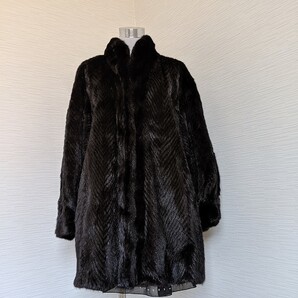 【送料無料】あ191 ミンク 裏地無し 肩パット簡単に取れる ヘリンボーン 毛皮 ファーコート 軽い 黒 Aライン