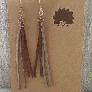 ハンドメイド ピアス ロングピアス フェイクレザー 茶×ベージュ クリスタル ゴールド 金