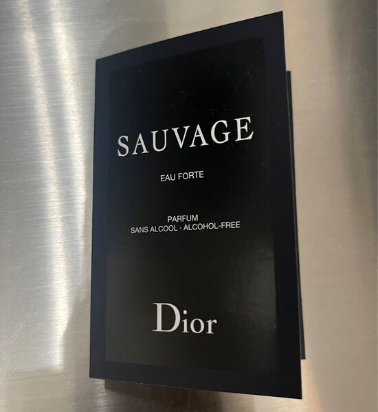 新製品 ディオール ソヴァージュ オーフォルト サンプル DIOR SAUVAGE