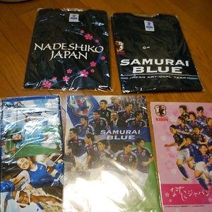 即決! サッカー日本代表　サムライブルー&なでしこジャパン　オリジナルTシャツ(2枚)&クリアファイル2枚&マフラータオル