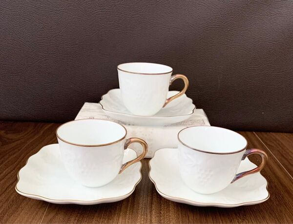 【訳あり】「TOSHO」 葡萄レリーフコーヒーカップ&ソーサー3個セット