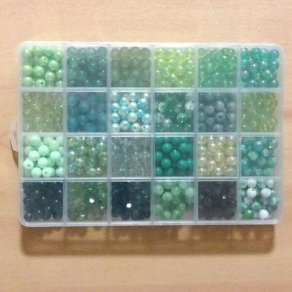 CHGCRAFT 24種類約600点入 カラフル アクリルビーズ グリーン系 約8mm 収納ケース付き 未開封品