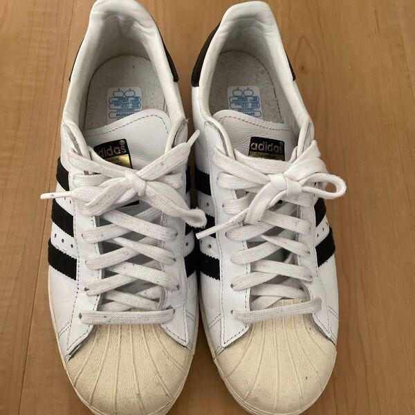 adidas スニーカー