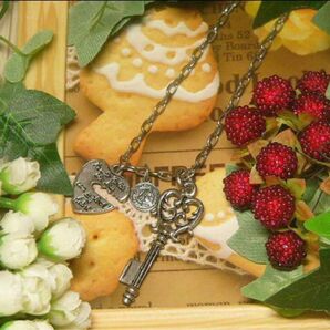 鍵 ゴシック ゴスロリ ペンダント 銀 チョーカー パンクロック レディース シルバー ネックレス 首飾り ハート アンティーク