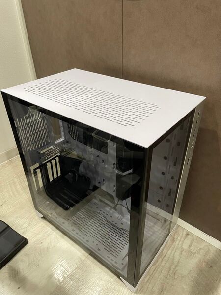 Lian li o11 dynamic XL silver + gpu 縦置きホルダー