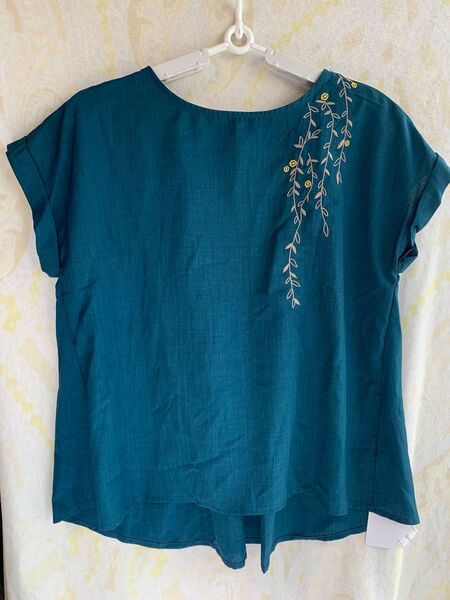 新品 タグ付き ケルシャンス M 半袖 後ろプリーツ 刺繍入り 麻混
