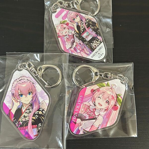 桜ミク 巡音ルカ アクリルキーホルダーセット
