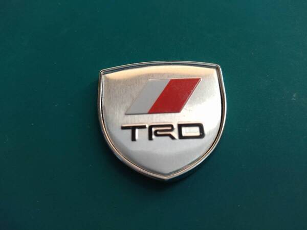【ゆうパケット送料込】TRD ホームベース型ロゴエンブレム シルバー 縦3.9cm×横3.9cm×厚さ2.5mm トヨタ