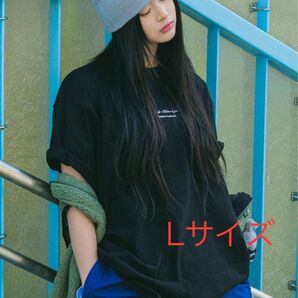 NewJeans x Hiroshi Fujiwara COLLER T-シャツ VER.1(BLACK)
