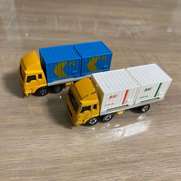 トミカ コンテナトラック2台セット