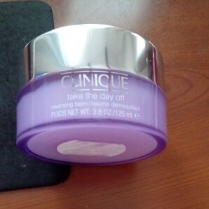 CLINIQUE take the day off