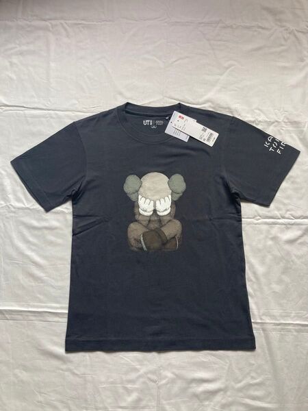 ユニクロ Tシャツ カウズ サイズメンズXS 新品未使用品