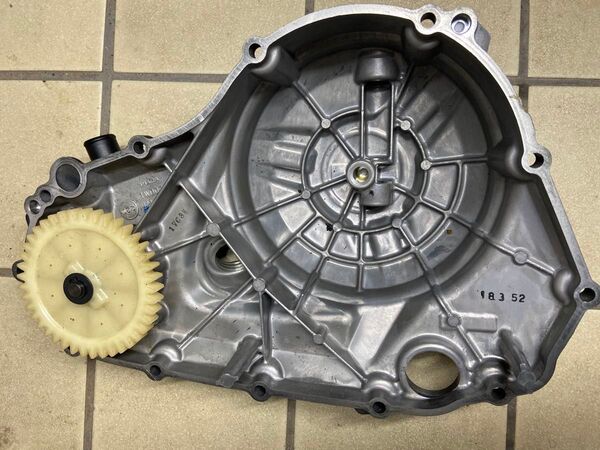 YZF-R25 RG10J クラッチカバー エンジンカバー右 2次カバー付き