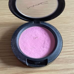 MACパウダーブラッシュピオニーペタル