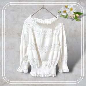 a537.バニティフェイス ◆【良品】オフショルトップス 白 レース 透け感 セクシー