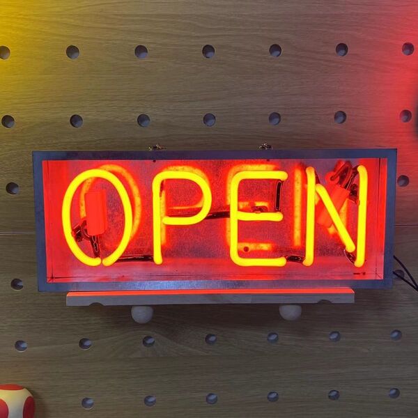 ネオンサイン お洒落な『OPEN』ネオン管 亜鉛メッキ鉄ケース 看板 BAR バー 店舗 ディスプレイ 室内 インテリア オーダー