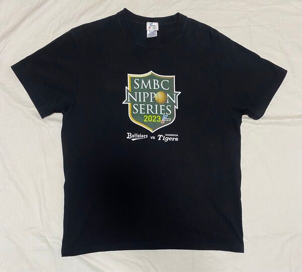 NPB SMBC日本シリーズ2023 オリックスバファローズ x 阪神タイガース ロゴTシャツ ブラック Lサイズ