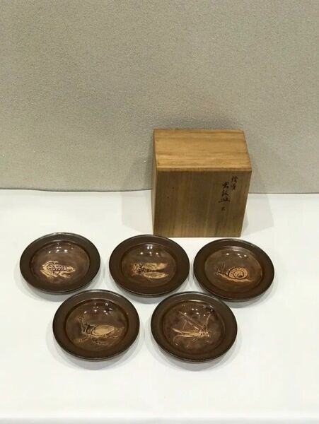 九谷焼 虫絵皿(カエル、カタツムリ、バッタ、セミ、カブトムシ)