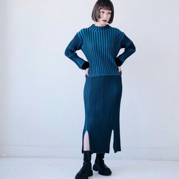 【未使用・美品】○HCAE リブニットスカート PLATED RIB KNIT SKIRT BLACKXBLUE