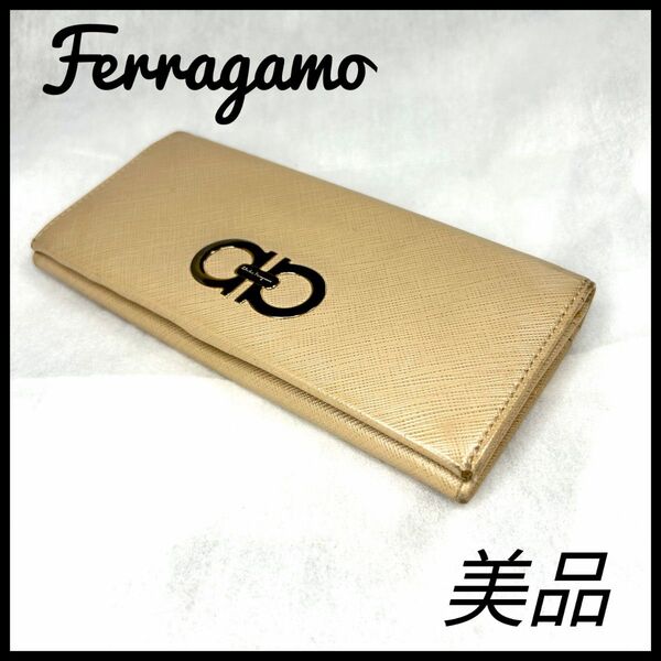 美品 サルバトーレ・フェラガモ 二つ折り長財布 財布 ベージュ ガンチーニ レディース財布 レザー 長財布