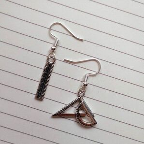 ピアス 文房具 定規
