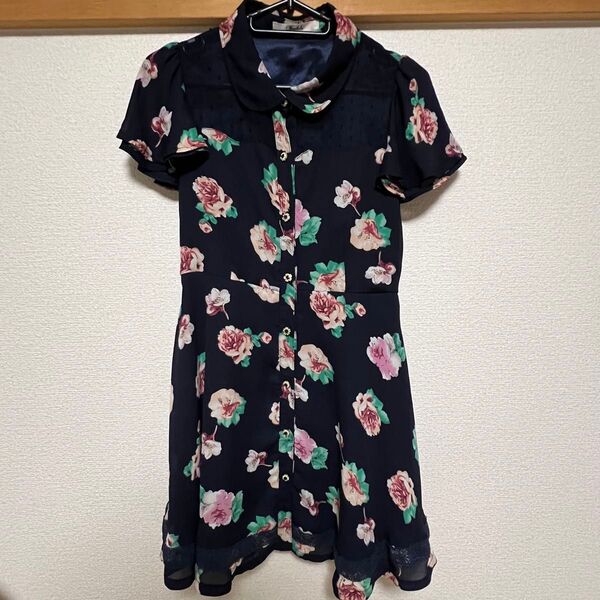 【数回のみ着用、美品です】LIZLISA花柄ワンピース
