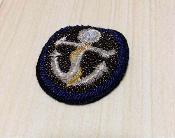 『ノーリーズ』ブローチ (ビーズ刺繍)